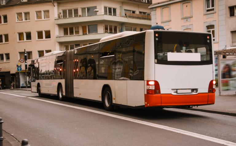 Faut-il un permis spécial pour conduire un bus de location