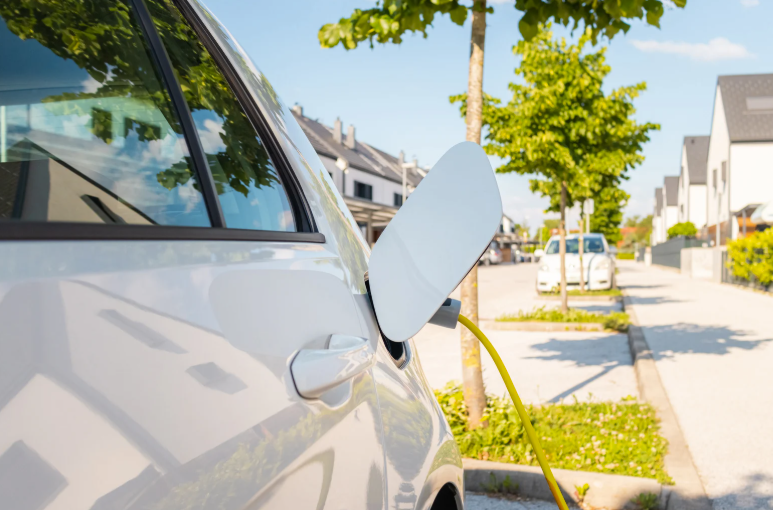 Voiture électrique : les bonnes questions à se poser avant d'acheter