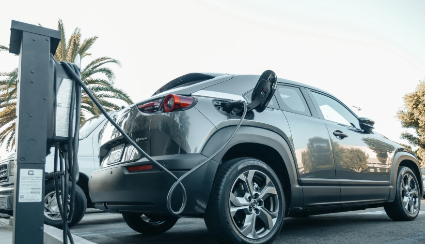Voiture électrique : les bonnes questions à se poser avant d'acheter