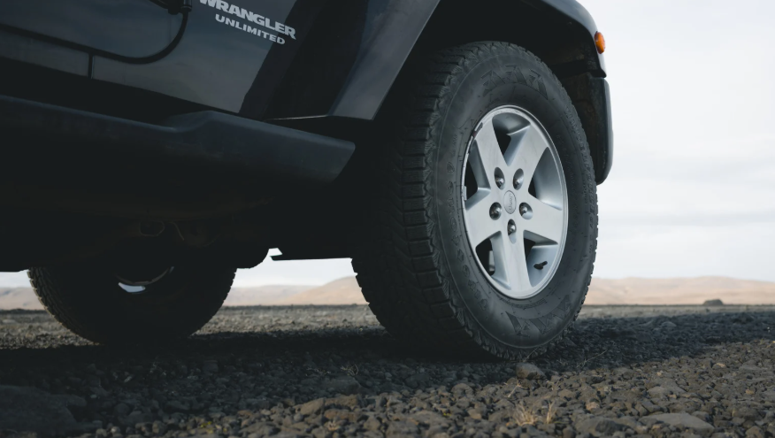 Comment choisir ses pneus de voiture pour un road trip